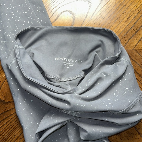 Beyond Yoga Leggings - Picture 3 of 4